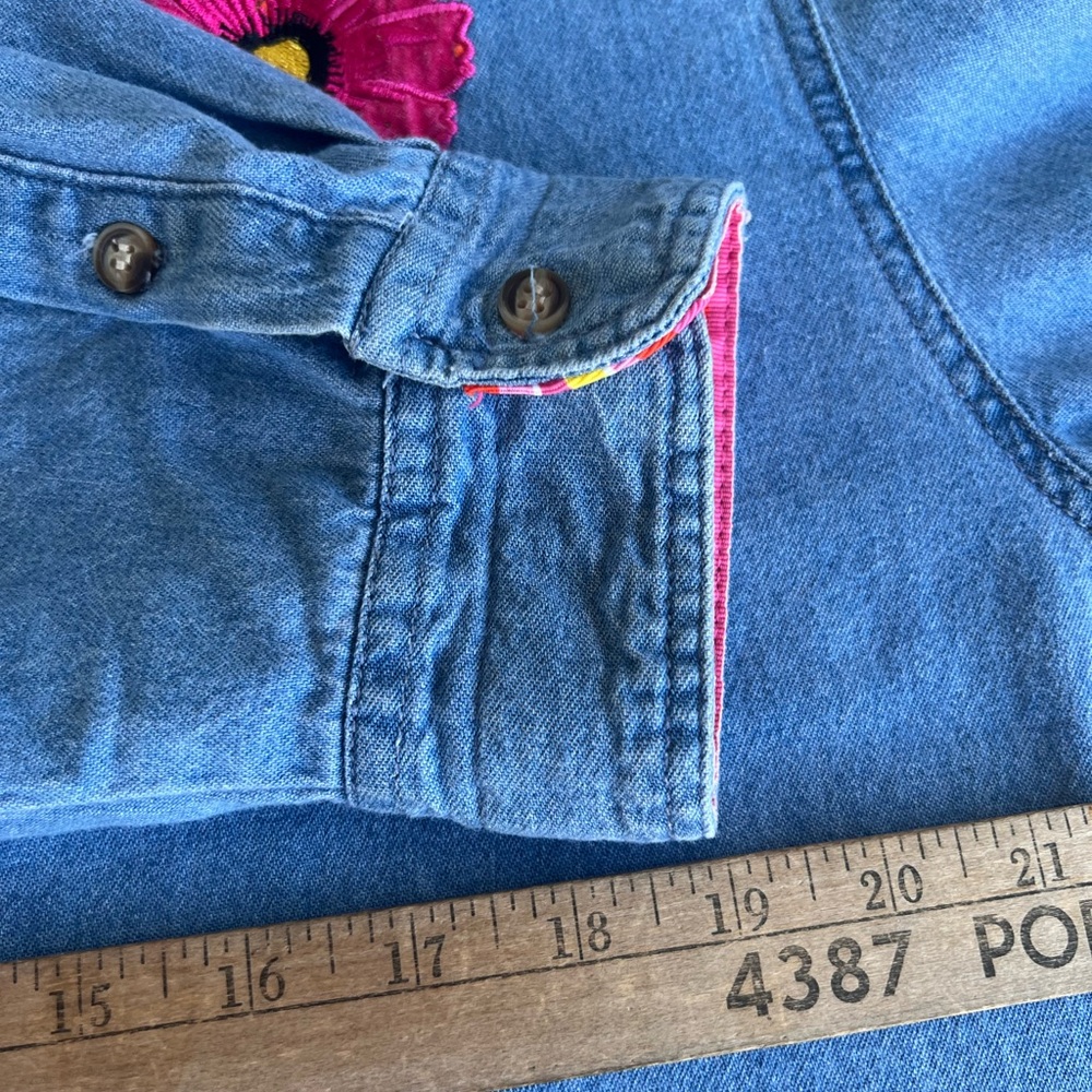 Lighthouse Apparel Womens XXL Denim Button Down Floral Appliqué Shirt Cute Cuffs - Picture 10 of 15